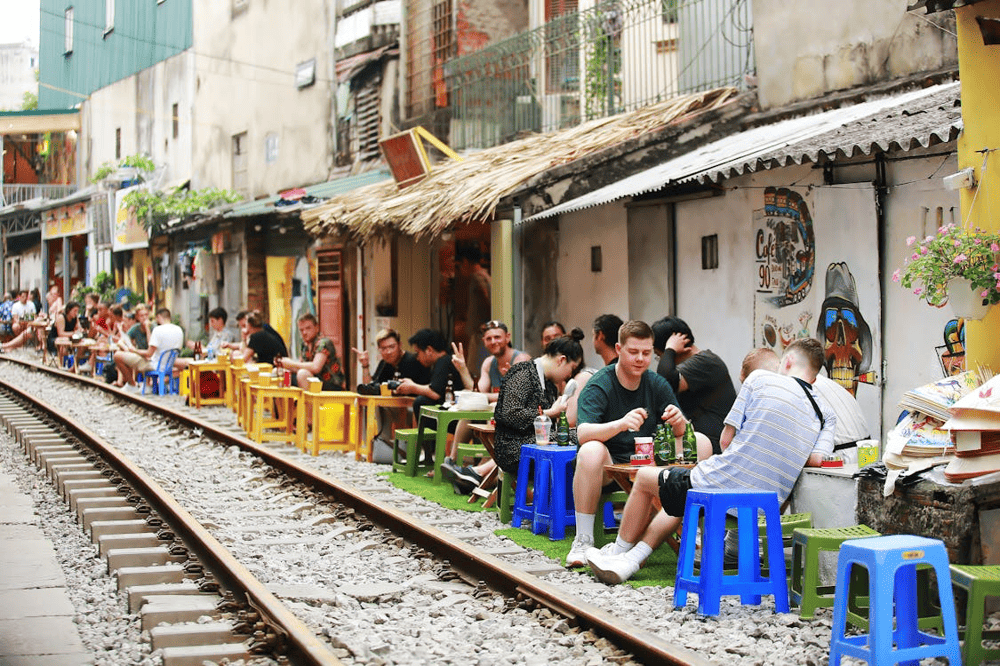 A blend of danger and charm makes Hanoi Train Street unforgettable (Source: Pexels)
